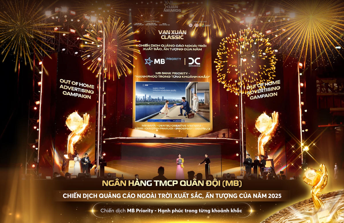 Bộ VHTTDL trao giải thưởng đặc biệt "Chiến dịch quảng cáo ngoài trời xuất sắc, ấn tượng của năm" cho chiến dịch "MB Priority - Hạnh phúc trong từng khoảnh khắc"