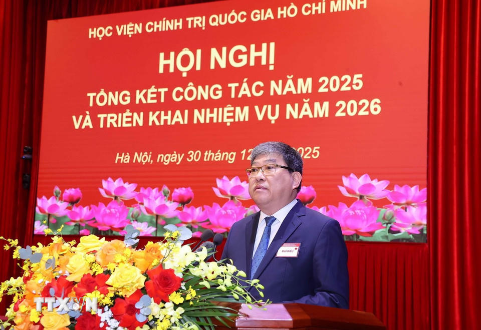 Phó Giáo sư, Tiến sỹ Nguyễn Duy Bắc, Phó Giám đốc Học viện Chính trị quốc gia Hồ Chí Minh phát biểu. (Ảnh: Văn Điệp/TTXVN)