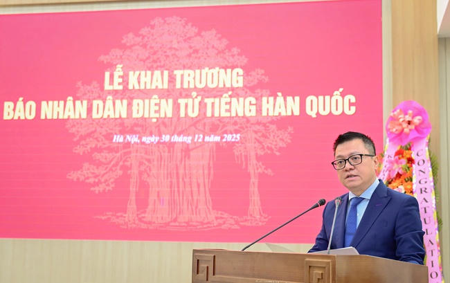 Đồng chí Lê Quốc Minh, Ủy viên Trung ương Đảng, Tổng Biên tập Báo Nhân Dân, Phó Trưởng Ban Tuyên giáo và Dân vận Trung ương, Chủ tịch Hội Nhà báo Việt Nam phát biểu.