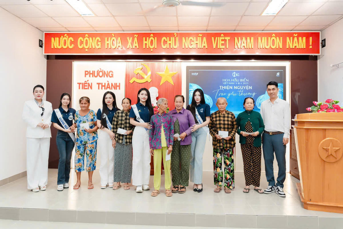 Mỗi phần quà được trao đi là sự sẻ chia, động viên và gửi gắm thông điệp yêu thương đến cộng đồng.