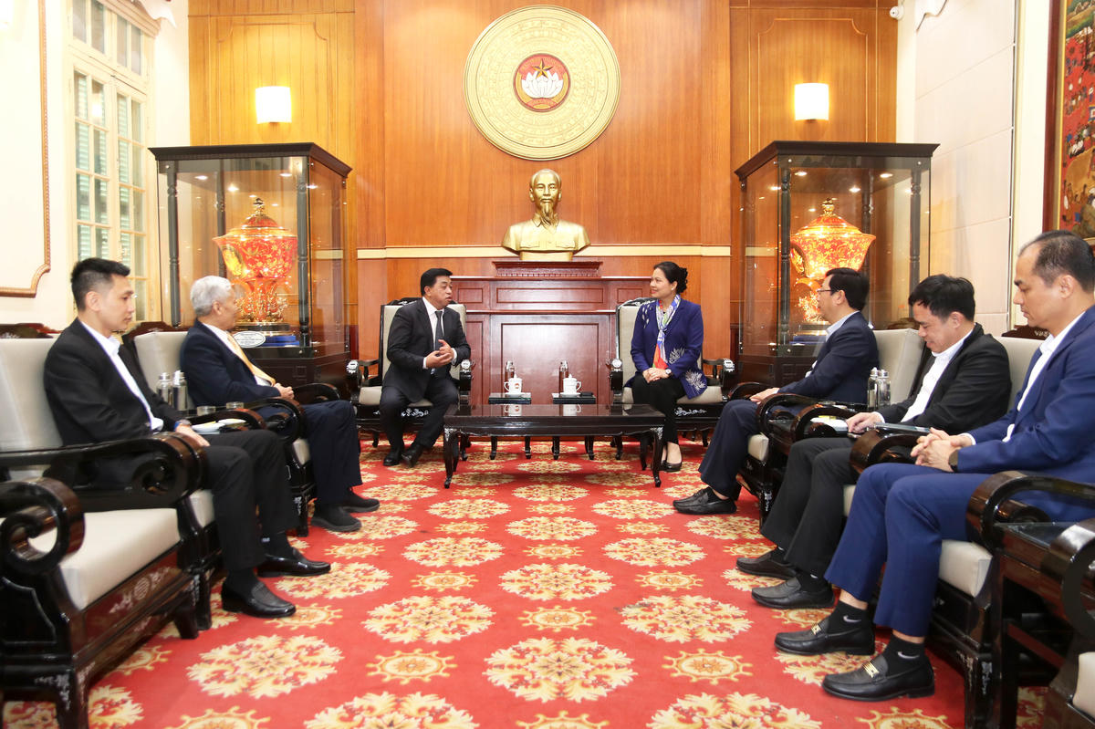 Quang cảnh buổi tiếp nhận.