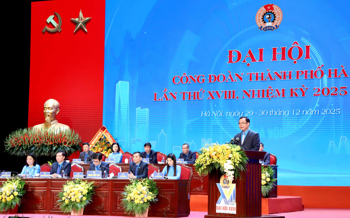 Ông Nguyễn Đình Khang, Ủy viên Trung ương Đảng, Phó Chủ tịch UBTƯ MTTQ Việt Nam, Chủ tịch Tổng Liên đoàn Lao động Việt Nam phát biểu chỉ đạo tại Đại hội.