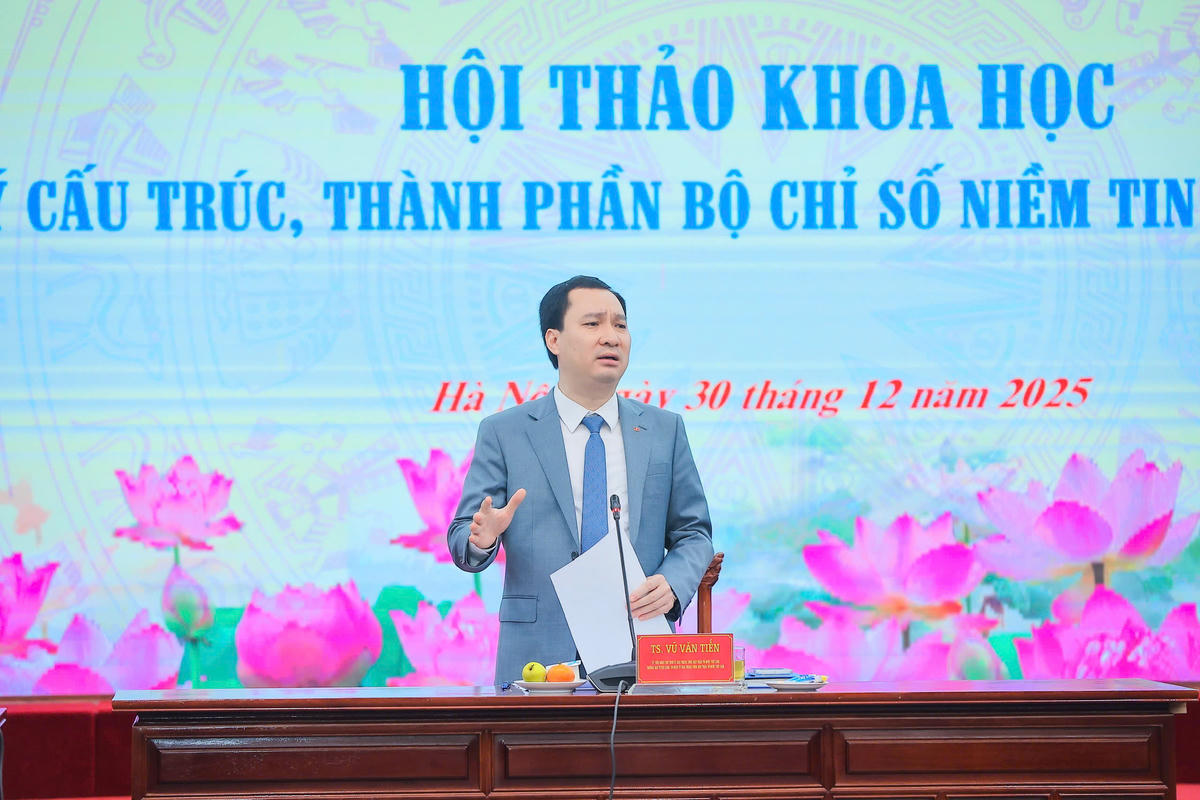  Ông Vũ Văn Tiến, Trưởng ban Tuyên giáo Cơ quan UBTƯ MTTQ Việt Nam phát biểu tại Hội thảo.