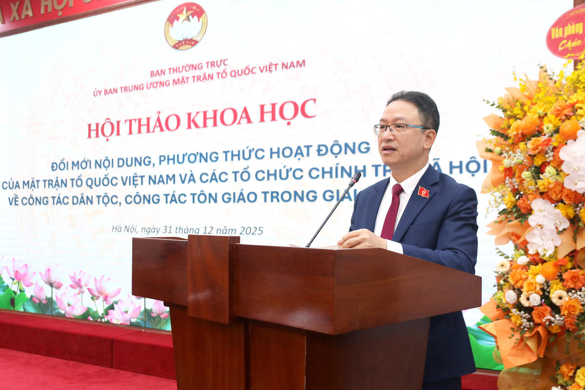 TS Nguyễn Văn Thanh, Ủy viên Đoàn Chủ tịch, Trưởng ban Dân tộc và Tôn giáo Cơ quan UBTƯ MTTQ Việt Nam phát biểu tại Hội thảo.