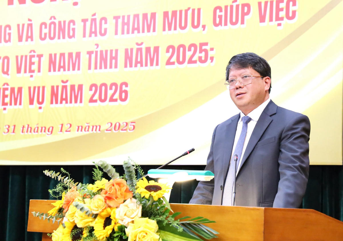 Phó Chủ tịch Thường trực Ủy ban MTTQ Việt Nam tỉnh Tuyên Quang Hà Trung Kiên phát biểu chỉ đạo hội nghị. ảnh: M.T