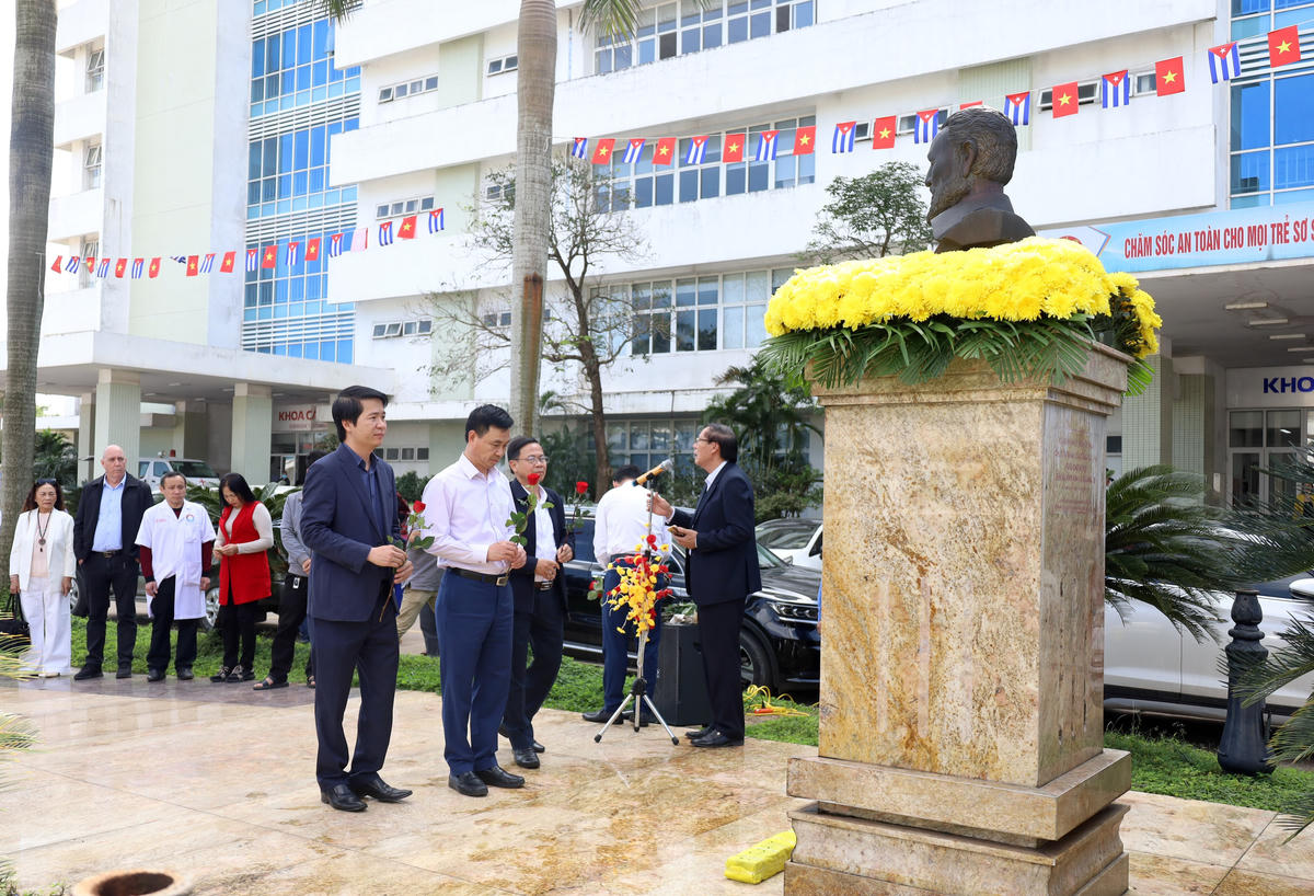 Quảng Trị: Dâng hoa tưởng niệm lãnh tụ Fidel Castro 