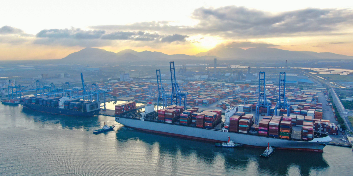  Xuất nhập khẩu chạm vượt mốc 900 tỷ USD. Ảnh: Nam Anh.. 