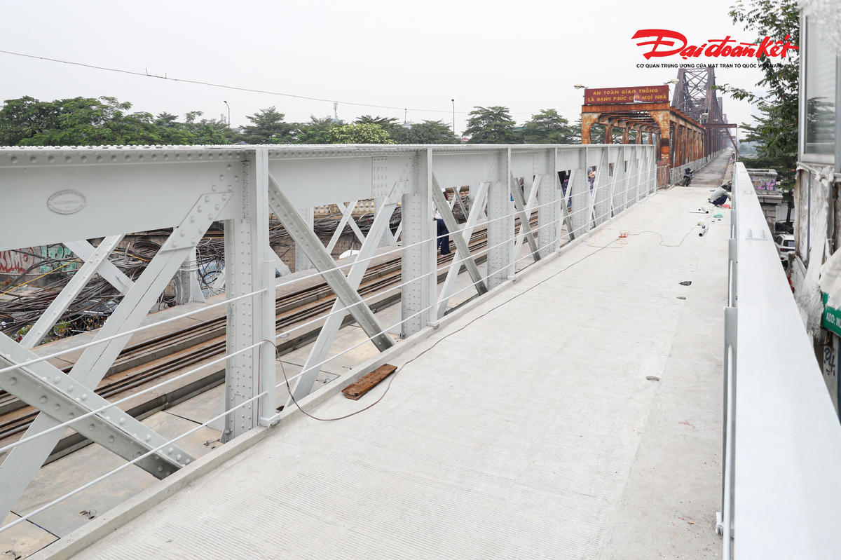 Khu vực cầu Trần Nhật Duật nối vào cầu Long Biên đang được đẩy nhanh tiến độ về đích.