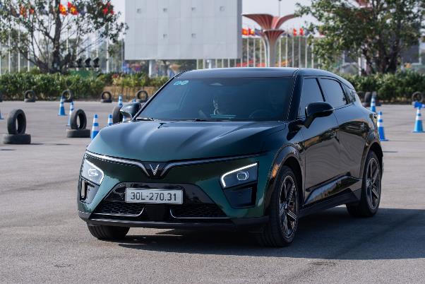 Cơ hội cuối để sở hữu mẫu C-SUV “toàn năng” VinFast VF 7 với giá tốt nhất năm
