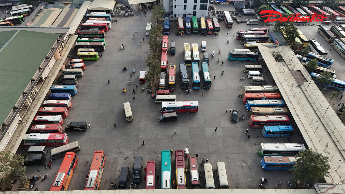 Tương tự, đối với bến xe Mỹ Đình, tăng cao nhất trong các ngày cao điểm khoảng 16.000 lượt/ngày, tăng lên hơn 250% so với ngày thường, lượt xe tăng cường chủ yếu cho các tuyến Lào Cai, Hà Giang, Phú Thọ, Yên Bái, Điện Biên, Sơn La, Lai Châu, Quảng Ninh, Cao Bằng.