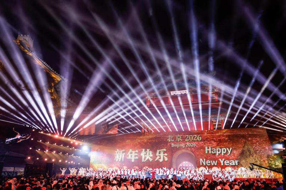 Người dân tập trung trong lễ đón năm mới tại Vạn Lý Trường Thành đoạn Juyongguan, còn được gọi là đèo Juyong, ở Bắc Kinh, Trung Quốc. Nguồn: Reuters.