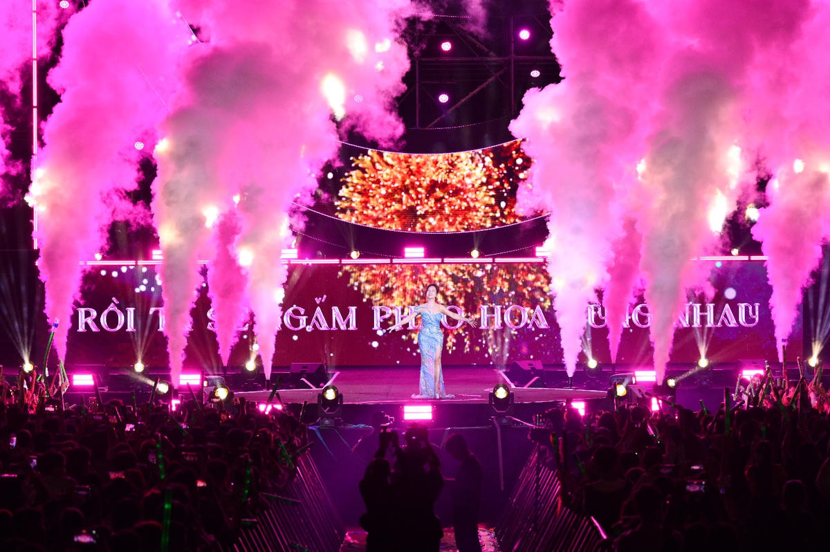 Uyên Linh mang những ca khúc ấm áp chào đón năm mới cùng cư dân, du khách Eco Retreat Countdown