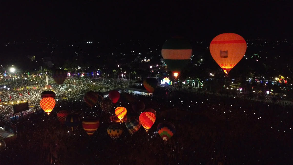 Khinh khí cầu rực rỡ bầu trời Sa Đéc chào năm mới 2026