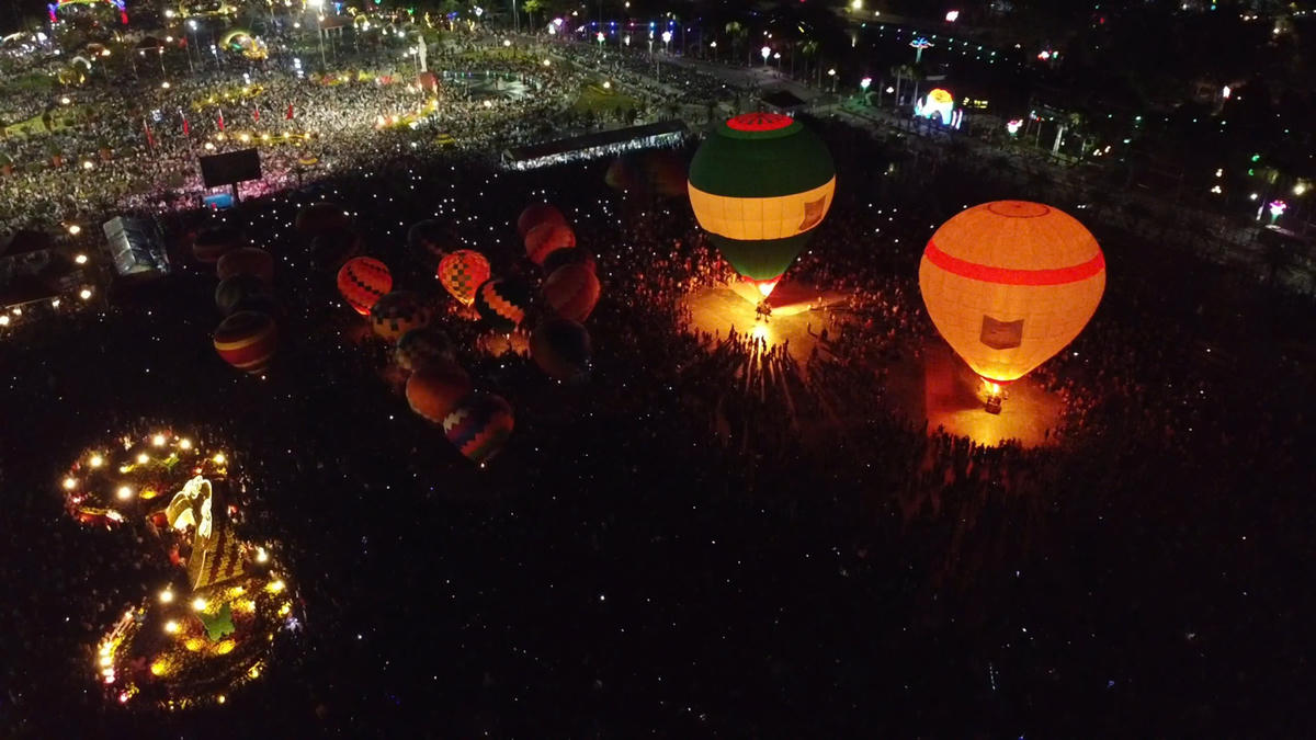 Khinh khí cầu rực rỡ bầu trời Sa Đéc chào năm mới 2026