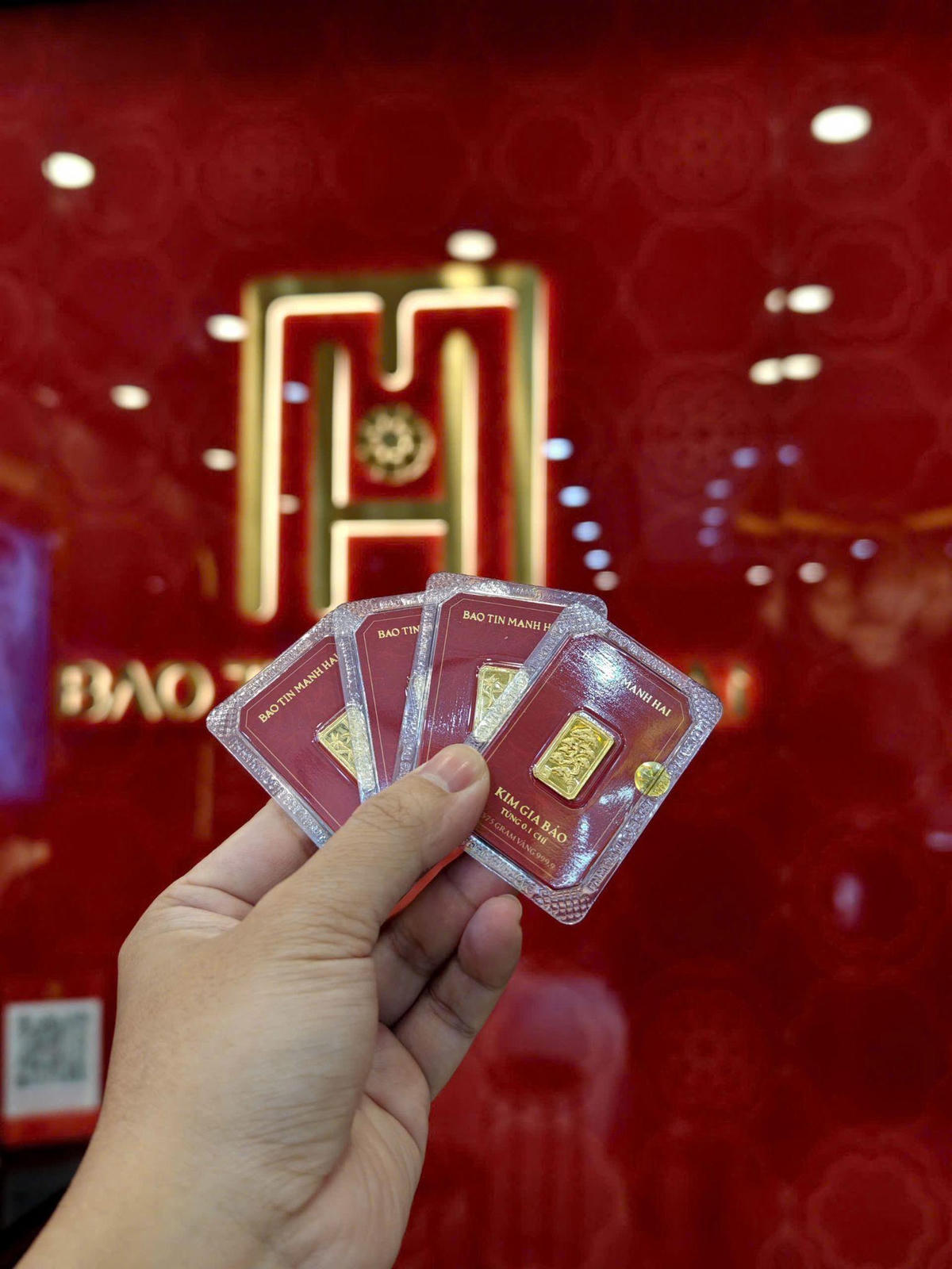 Rộn ràng sáng đầu năm: Dòng người xếp hàng chờ đón "Tiểu Kim Cát" 0,1 chỉ - Tứ Quý Thịnh Vượng tại Bảo Tín Mạnh Hải