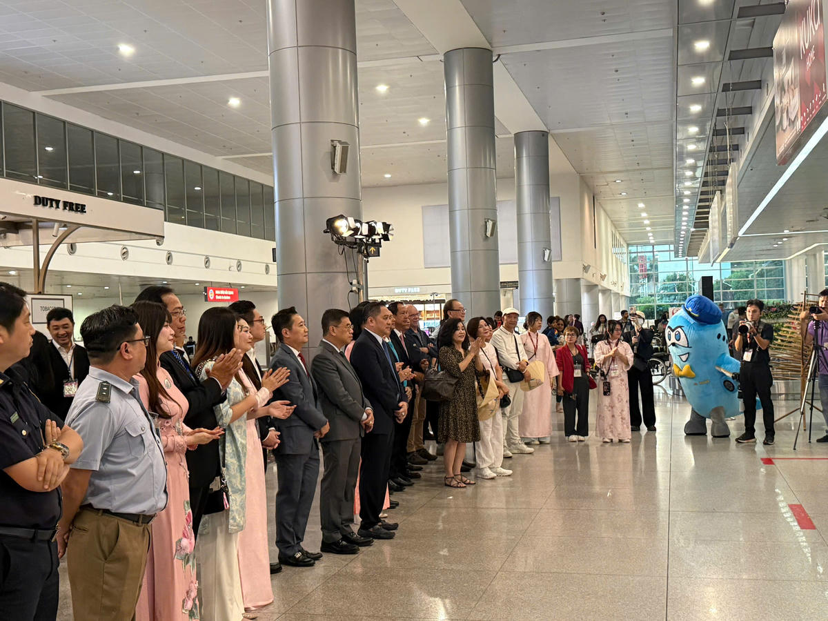 Sở Du lịch TP Hồ Chí Minh tổ chức lễ đón khách du lịch quốc tế đầu năm 2026. Ảnh: H.T