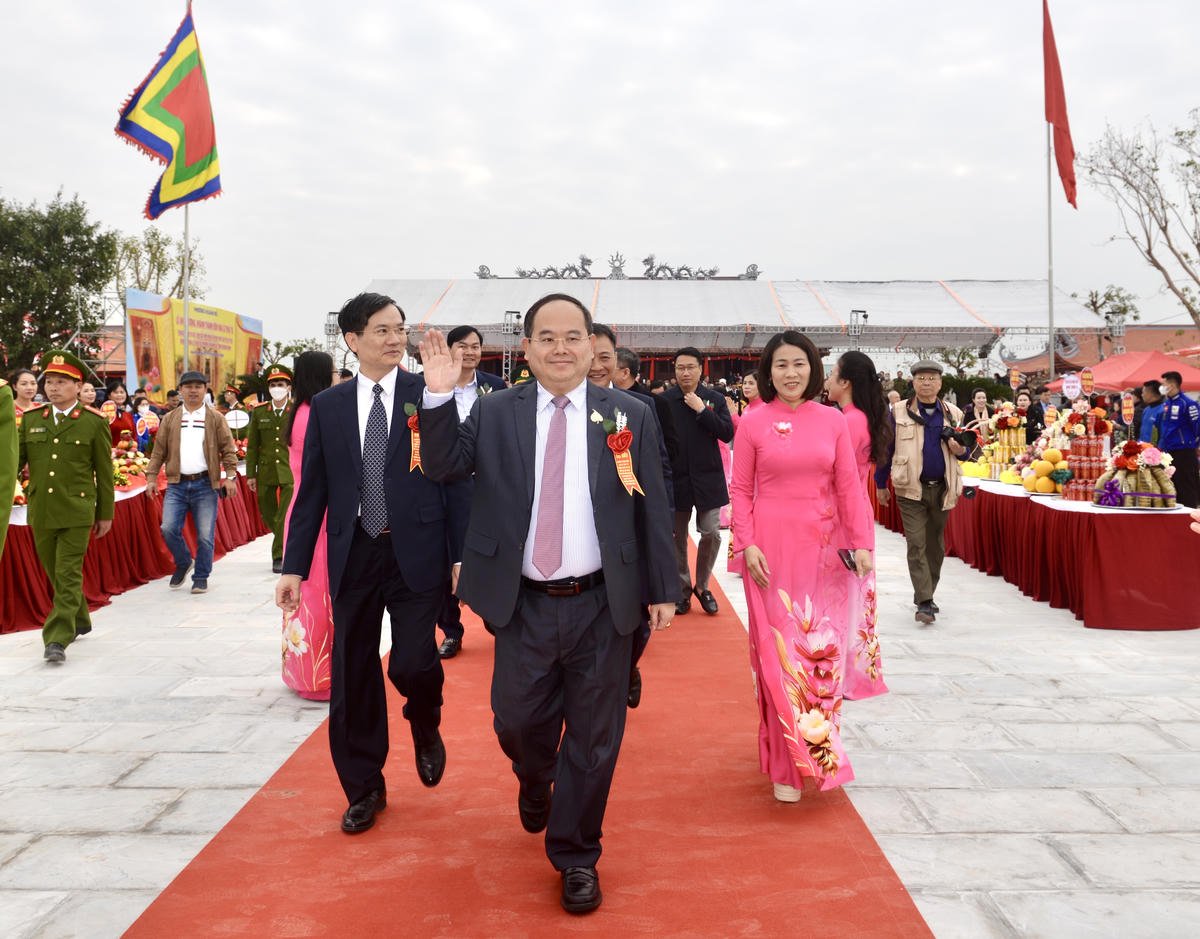 Bí thư Tỉnh ủy, Trưởng Đoàn ĐBQH tỉnh Quảng Ninh Quản Minh Cường và Phó Bí thư Tỉnh ủy, Chủ tịch Ủy ban MTTQ Việt Nam tỉnh Quảng Ninh Vũ Quyết Tiến dự lễ khánh thành. Ảnh: Ngọc Anh.