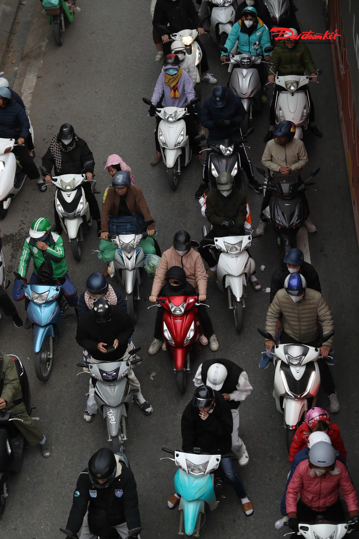 Anh Nguyễn Văn Sơn, quê Thanh Hóa cho biết: “Nếu để đến ngày 4/1 mới quay lại Hà Nội thì đường thường sẽ rất đông. Vì vậy, tôi chọn đi sớm tuy hơi mệt nhưng không phải chen chúc, nhất là khi mang theo nhiều đồ đạc".