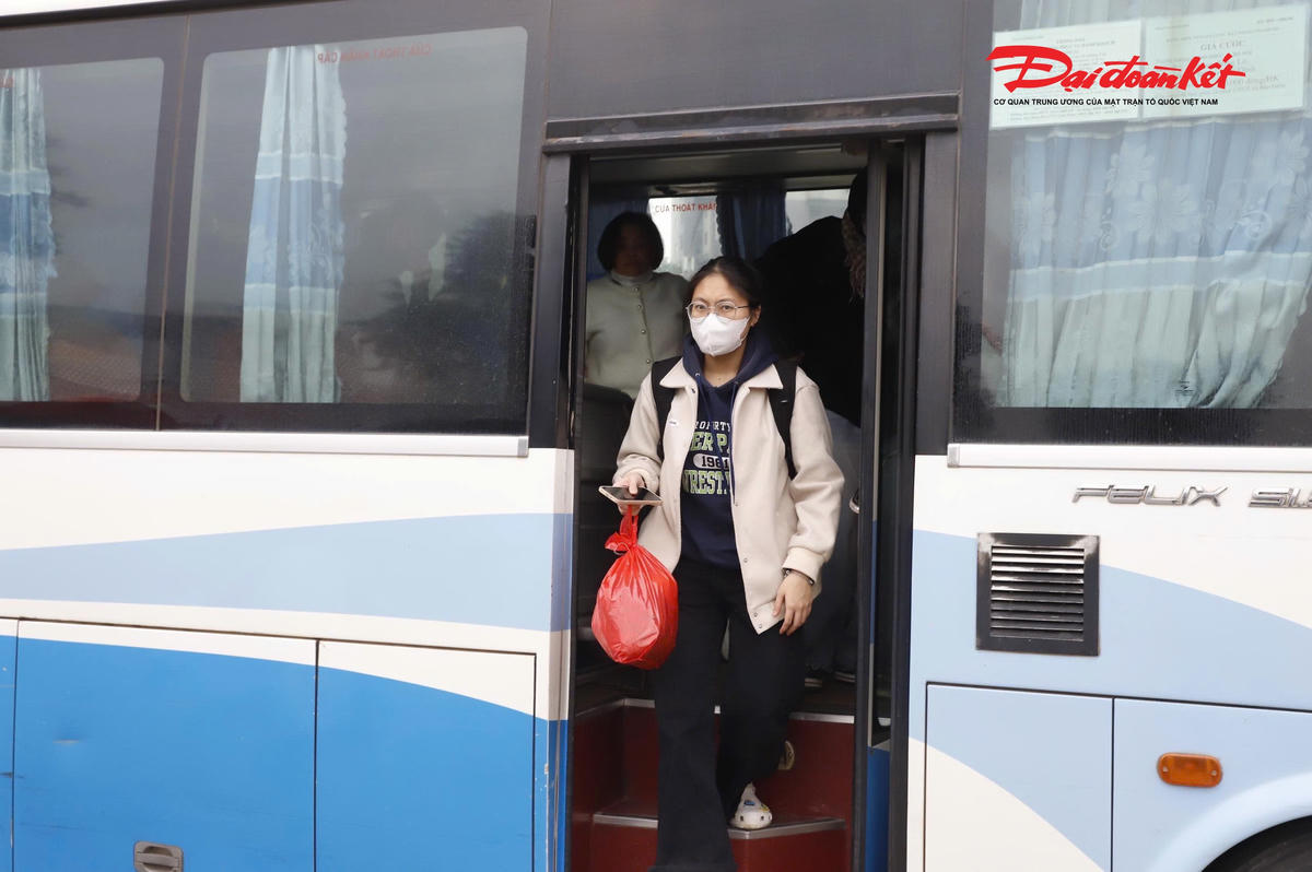 Lượng khách trên xe đông, nhưng không xảy ra tình trạng nhồi nhét.