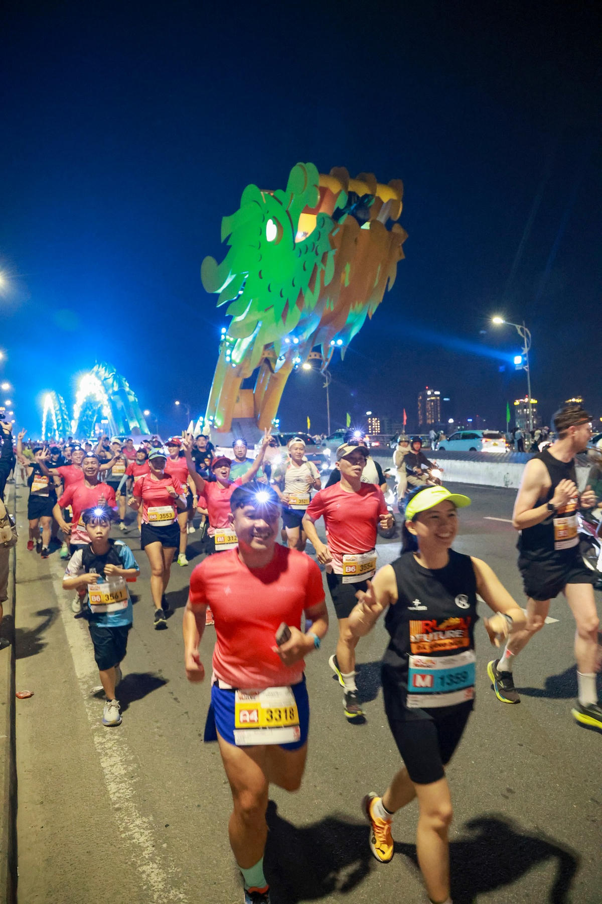 Giải chạy đêm Thắp sáng sông Hàn - Chạy đến tương lai lần đầu diễn ra trong khuôn khổ Lễ hội Chào năm mới Đà Nẵng 2026. Ảnh: Triều Phạm. 