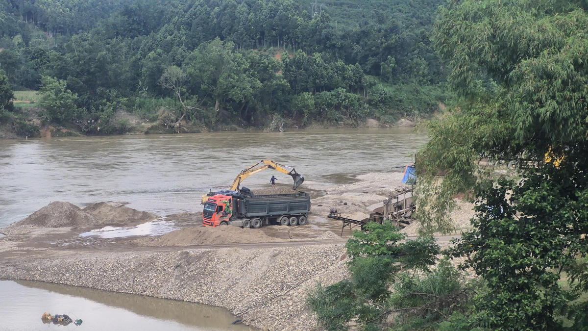 Lào Cai: Cần chấn chỉnh hoạt động khai thác, mua bán tài nguyên - Bài 2: Loạt bến thủy nội địa không phép ngang nhiên hoạt động