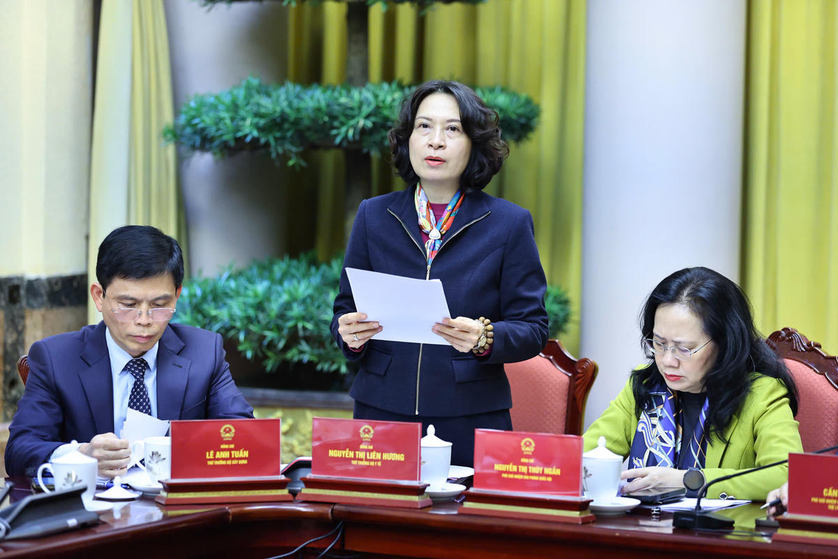 Thứ trưởng Bộ Y tế Nguyễn Thị Liên Hương phát biểu tại họp báo. Ảnh: Minh Đức