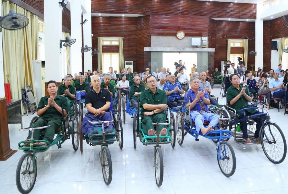 Đảng, Nhà nước, nhân dân luôn quan tâm, chăm lo, thực hiện tốt công tác đền ơn đáp nghĩa đối với người có công với cách mạng và thân nhân. Ảnh: Tống Giáp.