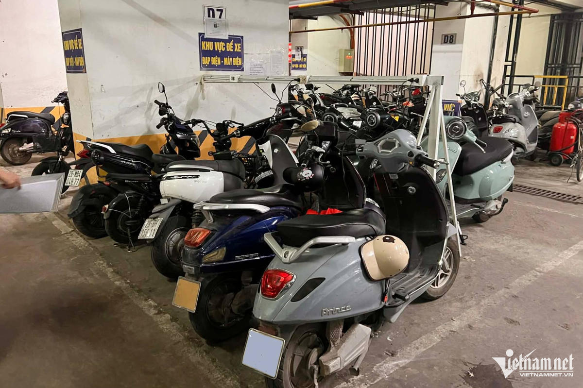 Một góc hầm để xe điện tại chung cư HH Linh Đàm (Hà Nội). Ảnh: Hoàng Hiệp