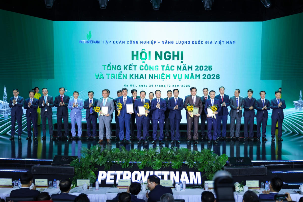 Lãnh đạo Petrovietnam vinh danh 5 đơn vị đạt danh hiệu “Ngọn lửa xanh tiên phong”, danh hiệu xuất sắc nhất