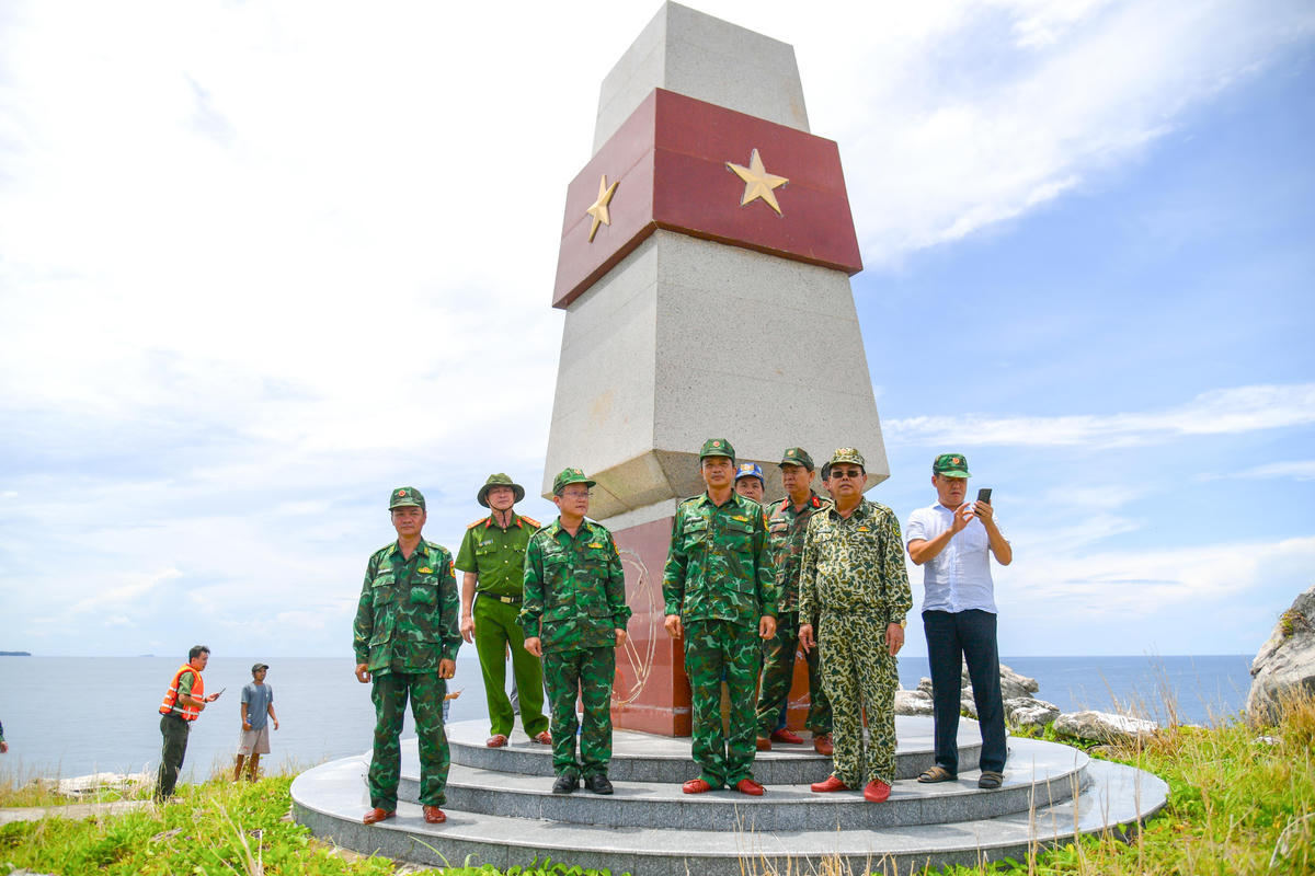 Hòn Nhạn là đảo đá nằm cách đảo Thổ Chu (đặc khu Thổ Châu) hơn 5 km về phía tây nam. Trên đảo có mốc chủ quyền và đánh dấu điểm A1 đường cơ sở dùng để tính chiều rộng lãnh hải Việt Nam.&nbsp;Ảnh: Phương Vũ.
