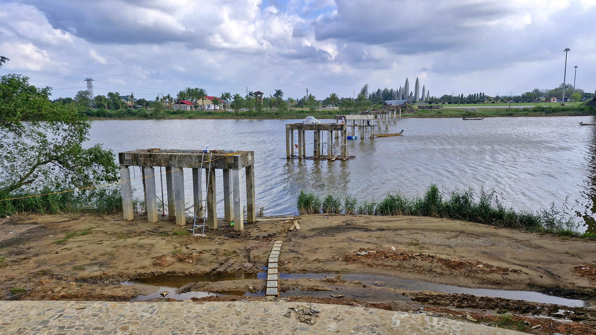 Theo Ban Quản lý dự án Đầu tư xây dựng tỉnh Quảng Trị, thời tiết diễn biến bất lợi gây khó khăn và làm ảnh hưởng đến tiến độ triển khai dự án. Ảnh: ĐV.