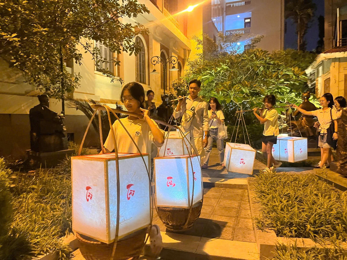 Độc đáo du lịch văn học