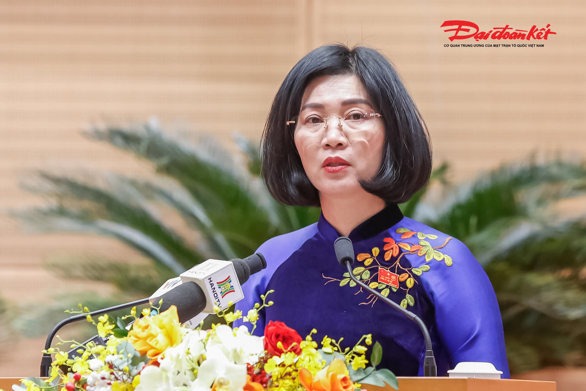 Phó Bí thư Thành ủy, Chủ tịch HĐND TP Hà Nội Phùng Thị Hồng Hà phát biểu.