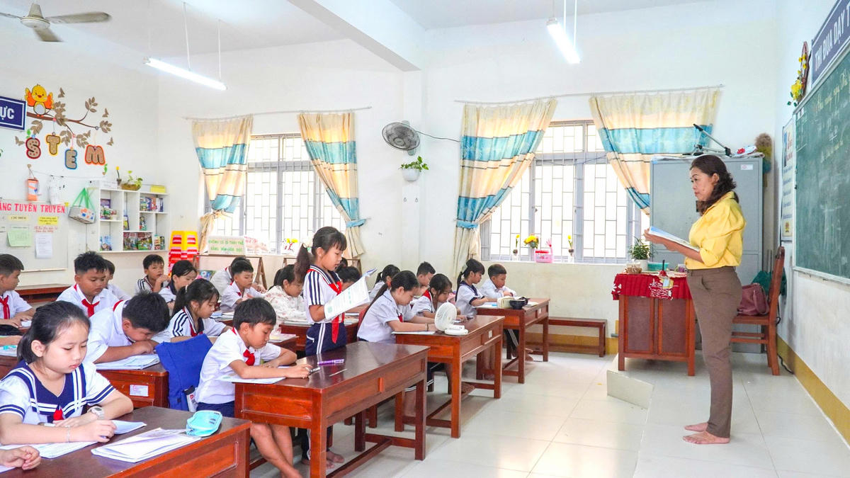 Giáo dục, y tế trên đảo được tạo điều kiện phát triển.&nbsp;Ảnh: Phương Vũ.