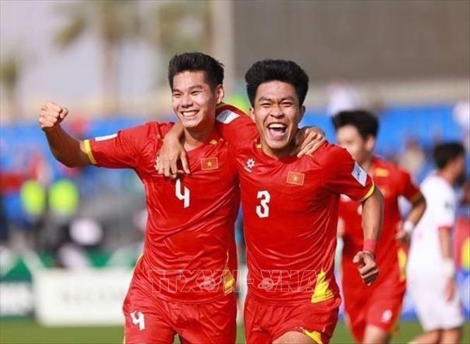 Trung vệ Hiểu Minh ghi bàn nâng tỷ số 2-0 cho U23 Việt Nam. Ảnh: Nguồn AFC/TTXVN phát.