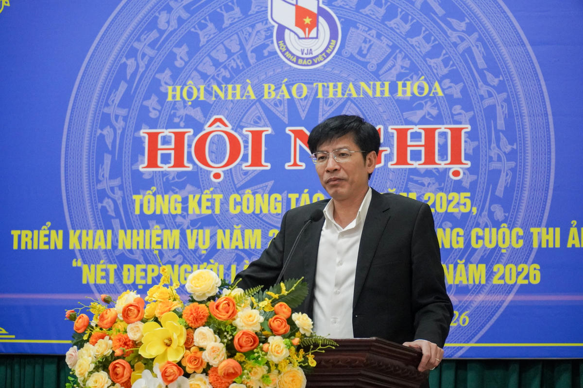 Ông Phạm Văn Báu - Chủ tịch Hội Nhà báo tỉnh, Giám đốc Báo và Phát thanh truyền hình Thanh Hóa phát biểu bế mạc hội nghị. Ảnh: Đình Minh