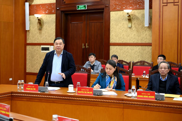 Đồng chí Phạm Gia Túc, Ủy viên Trung ương Đảng, Chánh Văn phòng Trung ương Đảng, phát biểu tại buổi làm việc. (Ảnh: ĐĂNG KHOA)