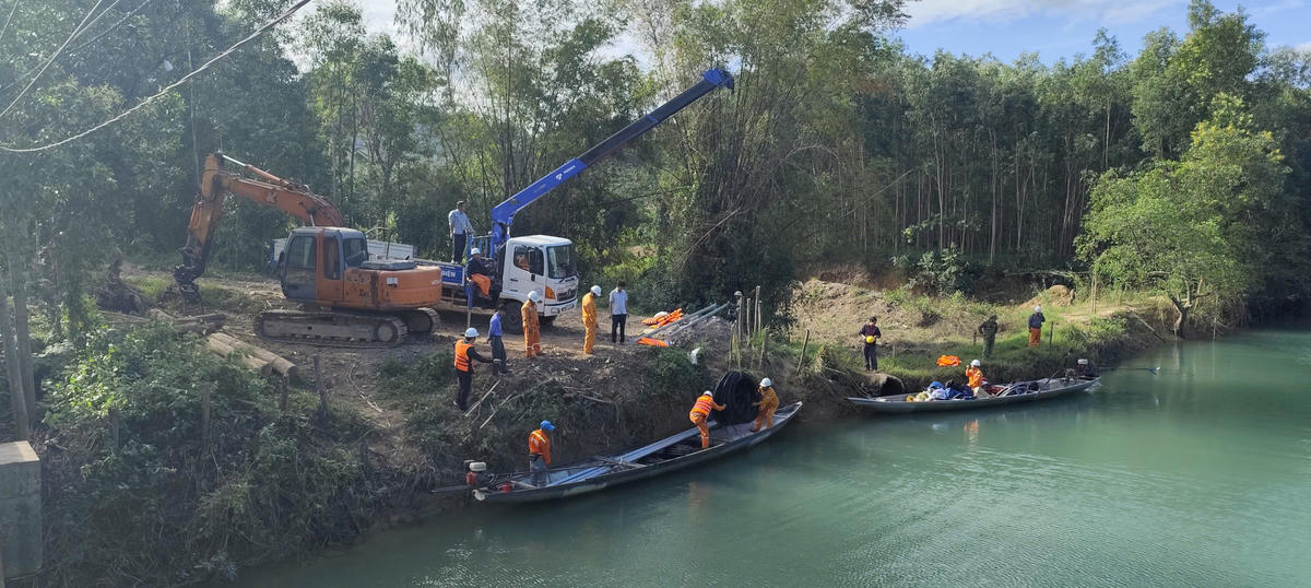 Hành trình đưa điện tới “vùng lõm” bản Nước Đắng, tỉnh Quảng Trị.