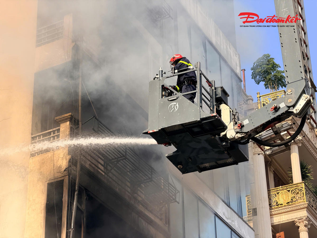 Hiện nguyên nhân vụ cháy đang được điều tra làm rõ.
