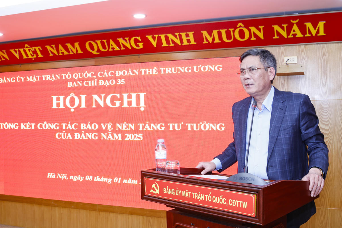 Đồng chí Trần Thắng - Phó Bí thư Đảng ủy, Trưởng Ban Chỉ đạo 35 Đảng ủy MTTQ, các đoàn thể Trung ương phát biểu tại Hội nghị. Ảnh: Quang Vinh.