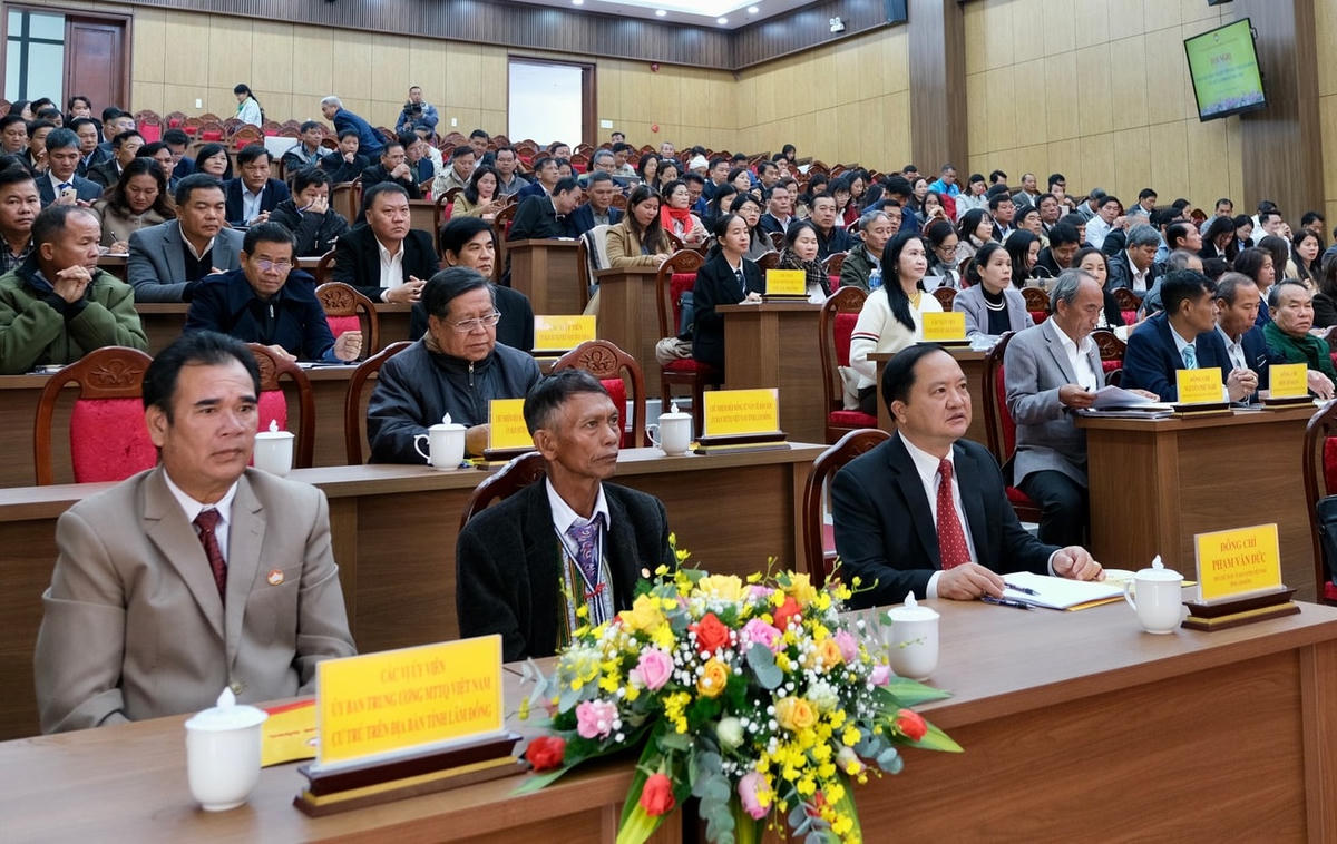 Các đại biểu dự hội nghị. (ảnh X.H)