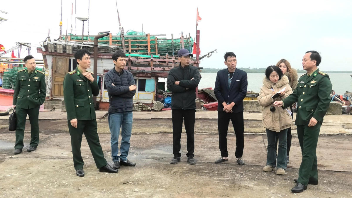 Các đơn vị phối hợp khảo sát vị trí thực hiện chương trình “Xuân Biên phòng - ấm lòng dân bản” Xuân Bính Ngọ 2026. Ảnh: BP.