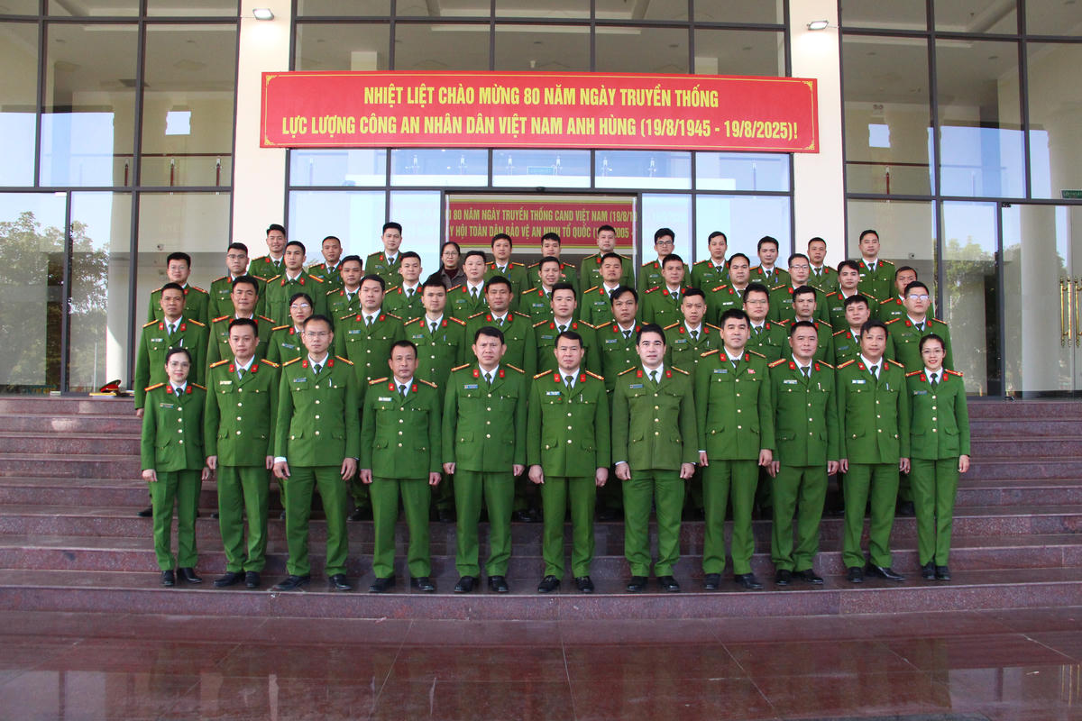 Với tinh thần đoàn kết, thời gian qua Văn phòng Cơ quan CSĐT Công an tỉnh Sơn La đã hoàn thành xuất sắc mọi nhiệm vụ được giao. Ảnh: C.T.