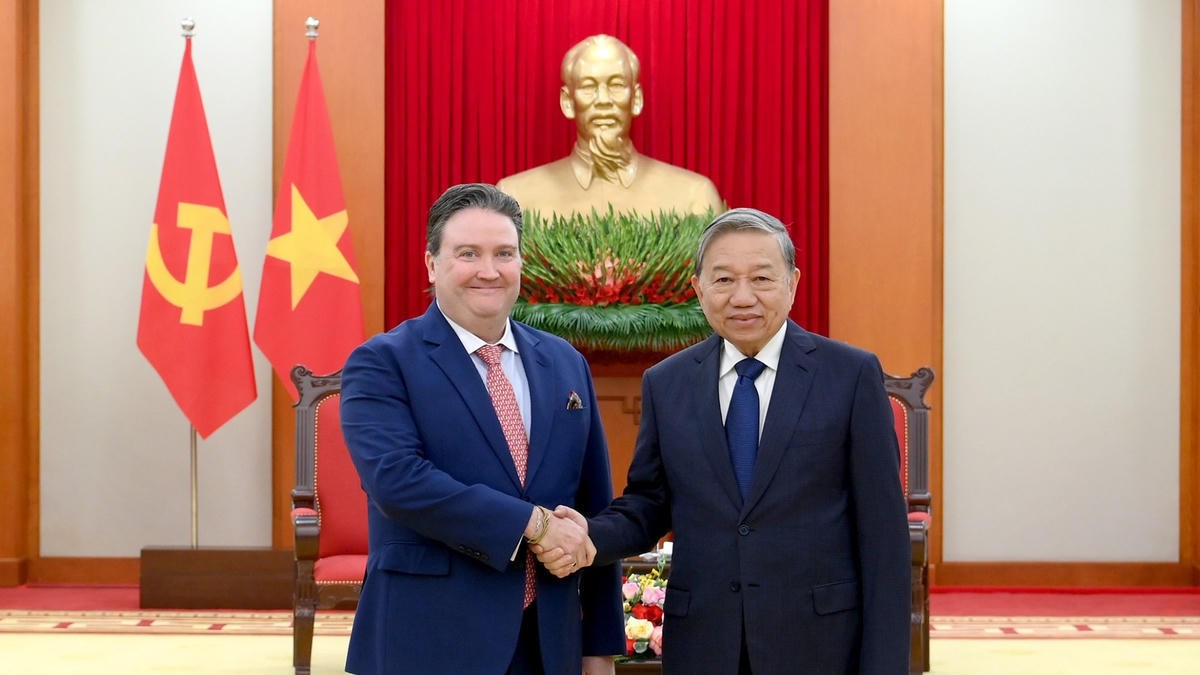 Tổng Bí thư Tô Lâm với Đại sứ Hoa Kỳ tại Việt Nam Marc Knapper. Ảnh: Báo Nhân dân