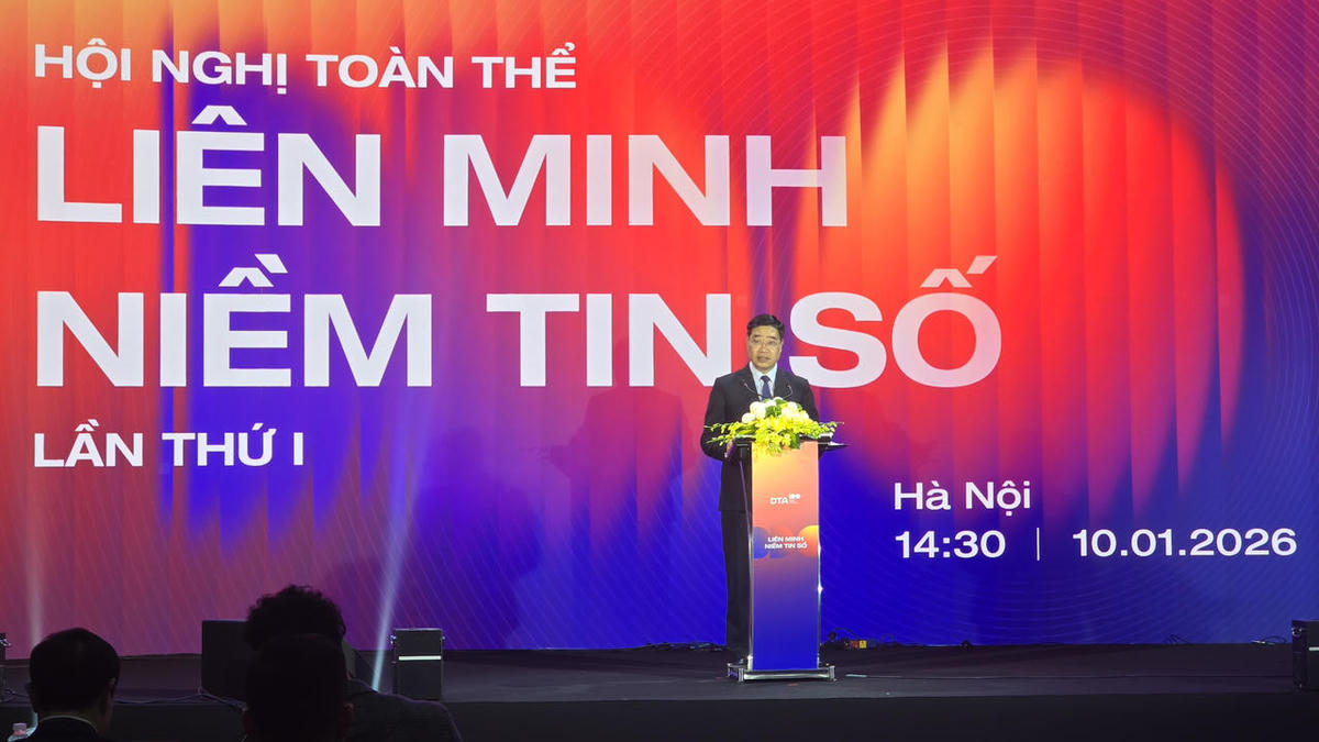 Đại tá Nguyễn Hồng Quân – Phó Cục trưởng Cục An ninh mạng và phòng chống tội phạm sử dụng công nghệ cao (A05) – Bộ Công an phát biểu tại hội nghị. Ảnh: V.T