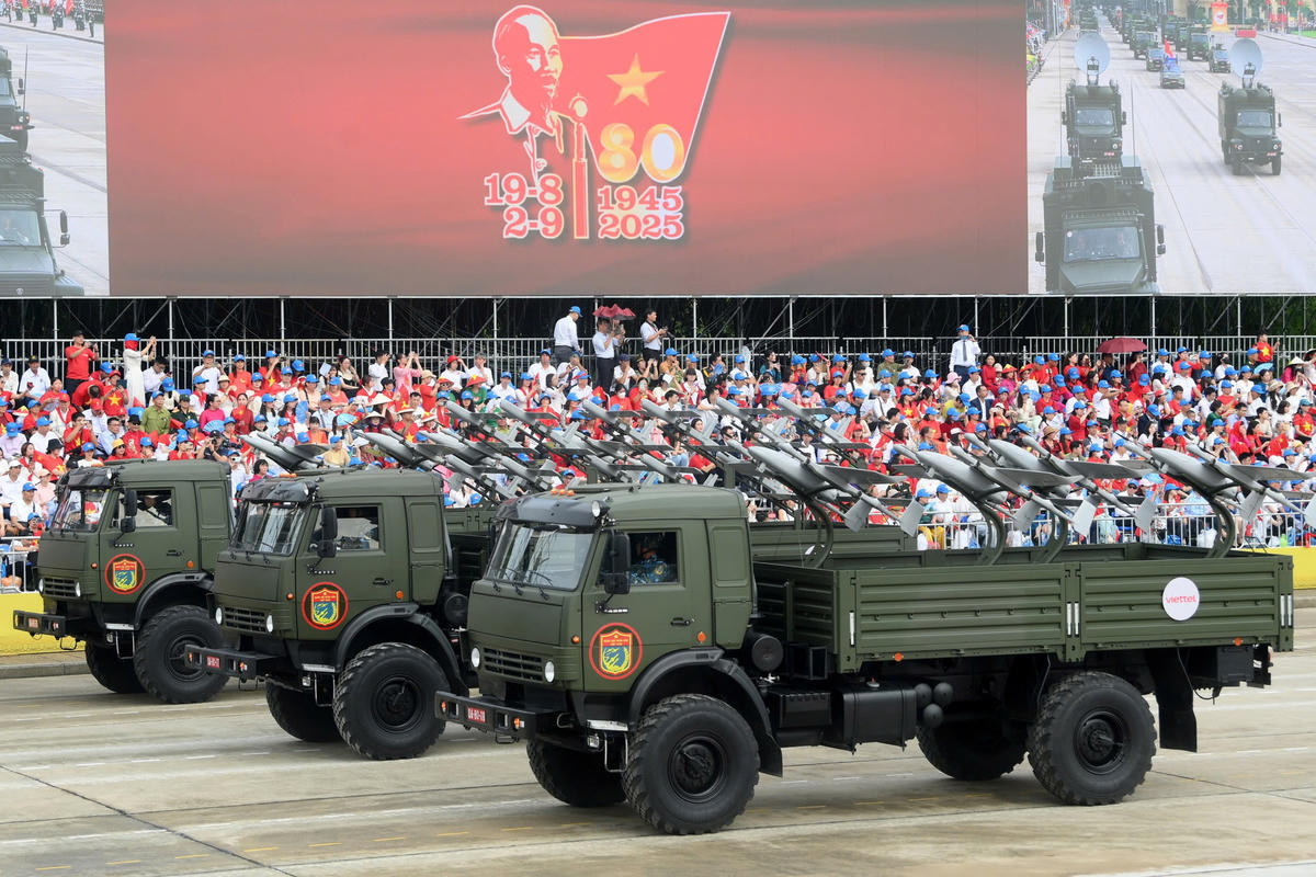 Viettel giới thiệu các mẫu UAV tự thiết kế và sản xuất trong nước 100%. Ảnh: Anh Lệ.