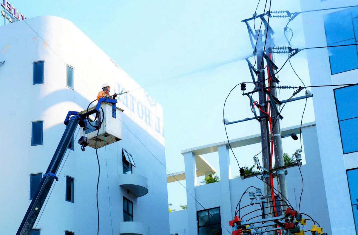 Lời chào năm mới từ những người giữ dòng điện miền Bắc