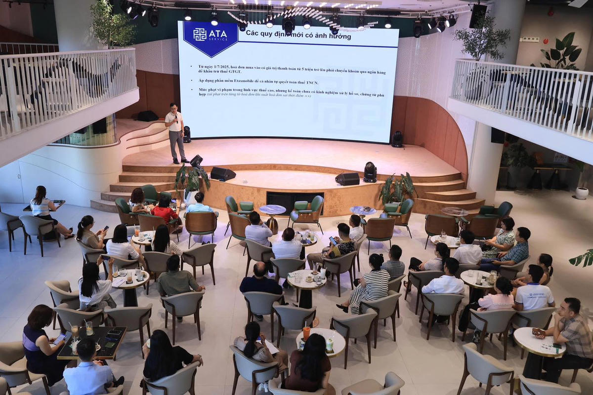 Chương trình Cà phê doanh nhân của Hội Doanh nghiệp phường Hòa Xuân tạo cơ hội cho các doanh nghiệp mới giới thiệu sản phẩm, dịch vụ, cập nhập chính sách mới, đối thoại tháo gỡ khó khăn.