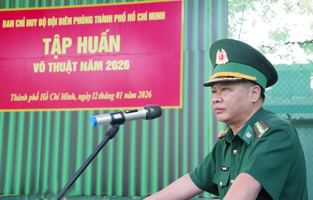 Đại tá Đoàn Duy Phước, Phó Chỉ huy trưởng – Tham mưu trưởng BĐBP Thành phố phát biểu chỉ đạo lớp tập huấn. Ảnh: Văn Danh.