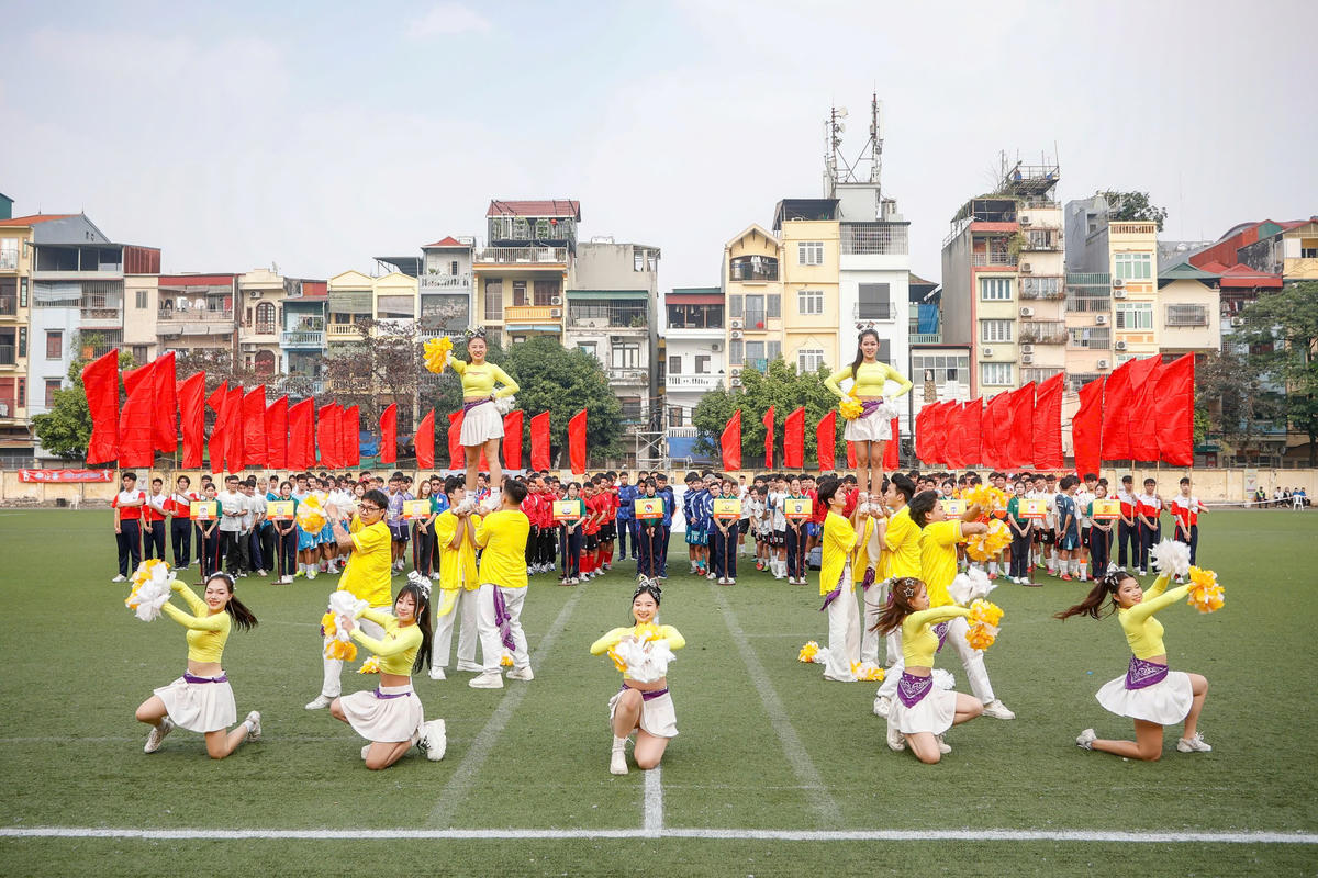 Tiết mục văn nghệ chào mừng lễ khai mạc.